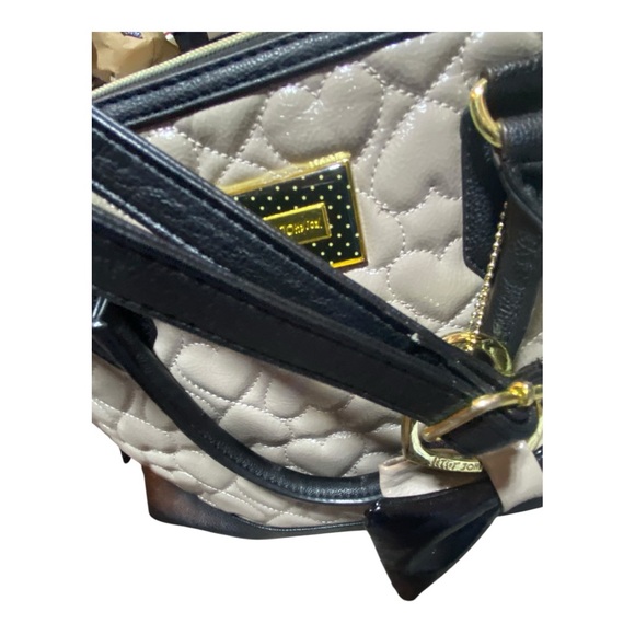 Betsey Johnson Beige and Black Quilted Crossbody Bag - Picture 6 of 13